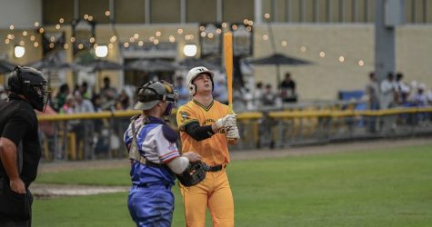 Salamanders Hold off Yard Gnomes Late Rally, 11-9