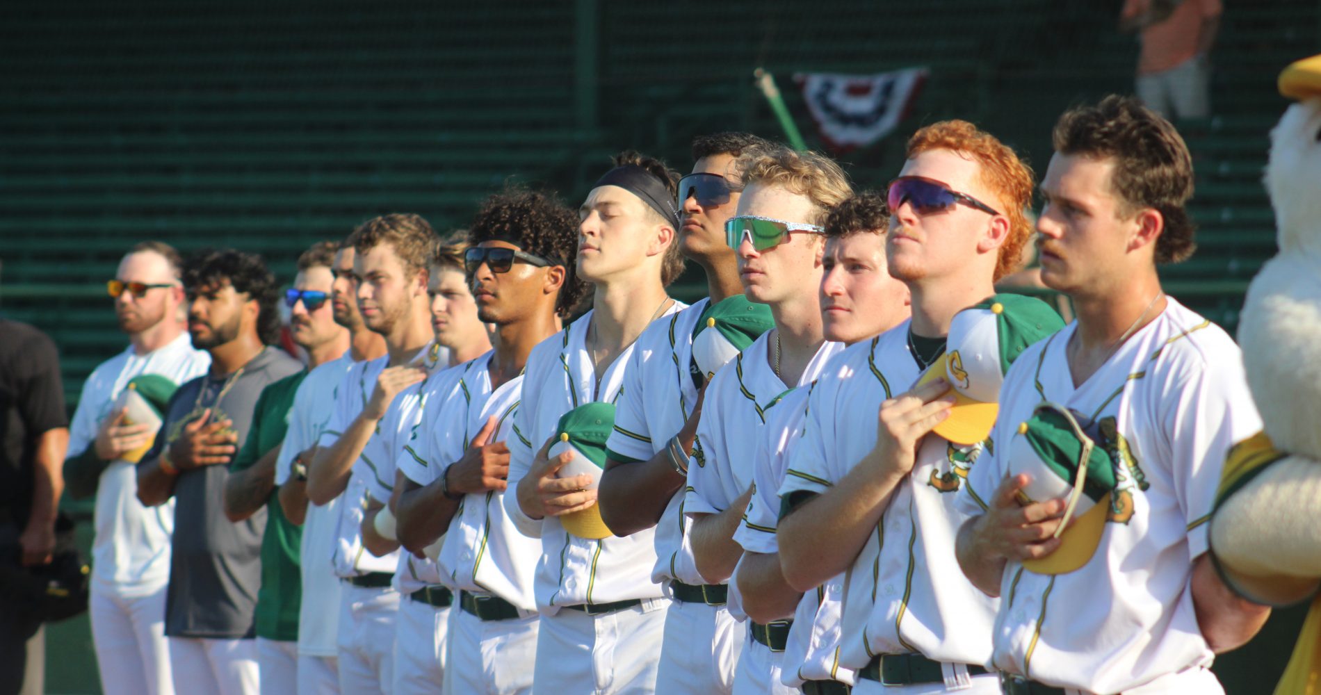 Yard Gnomes Stay Hot, Top Salamanders 6-3 for Fourth Straight Win